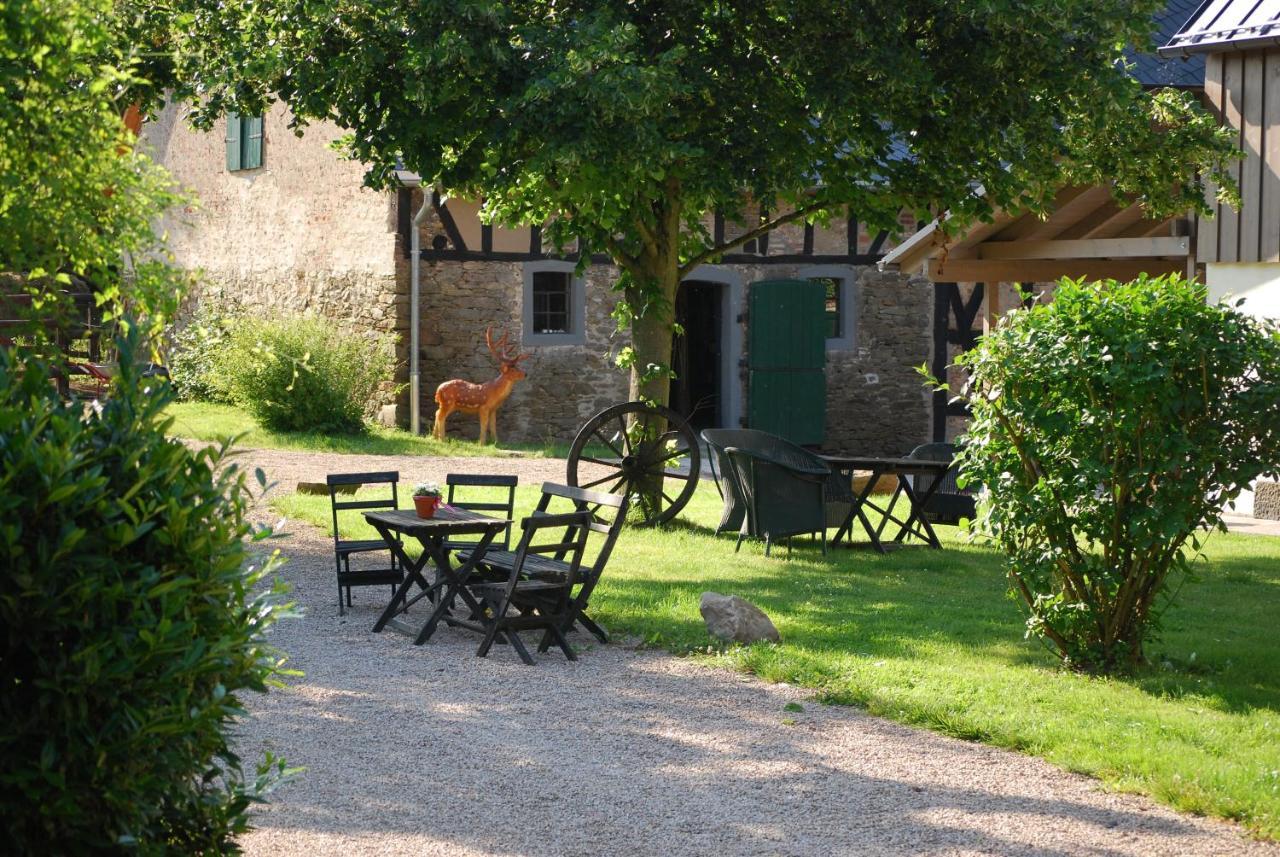 Hof Liebeneck Bed and Breakfast Osterspai Exteriör bild